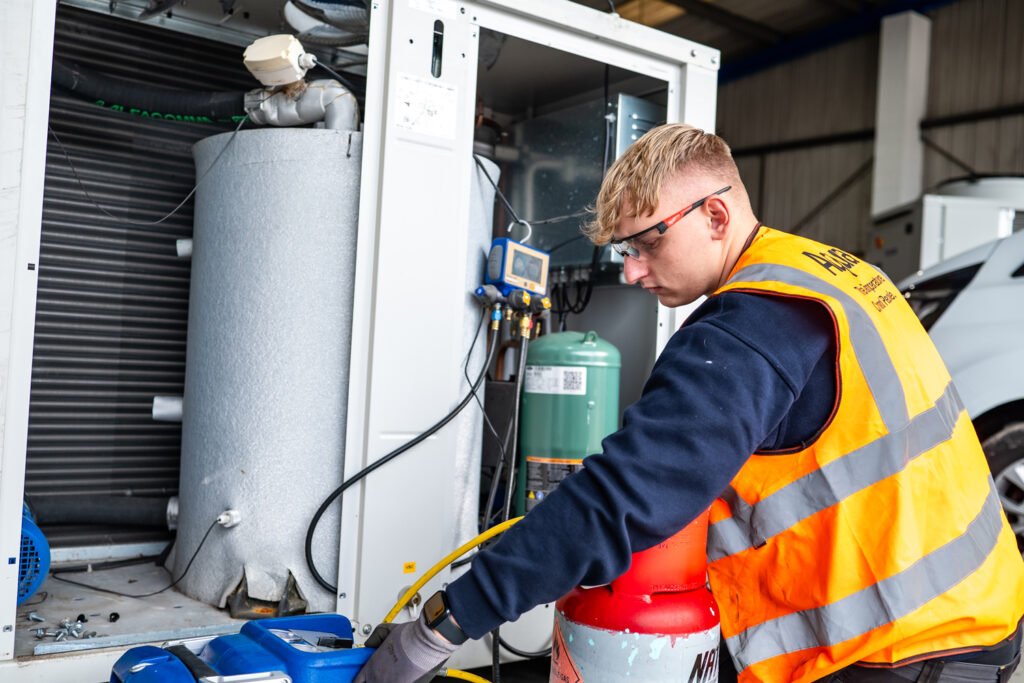 Why UAE Businesses Switch to HVAC and Power Solutions